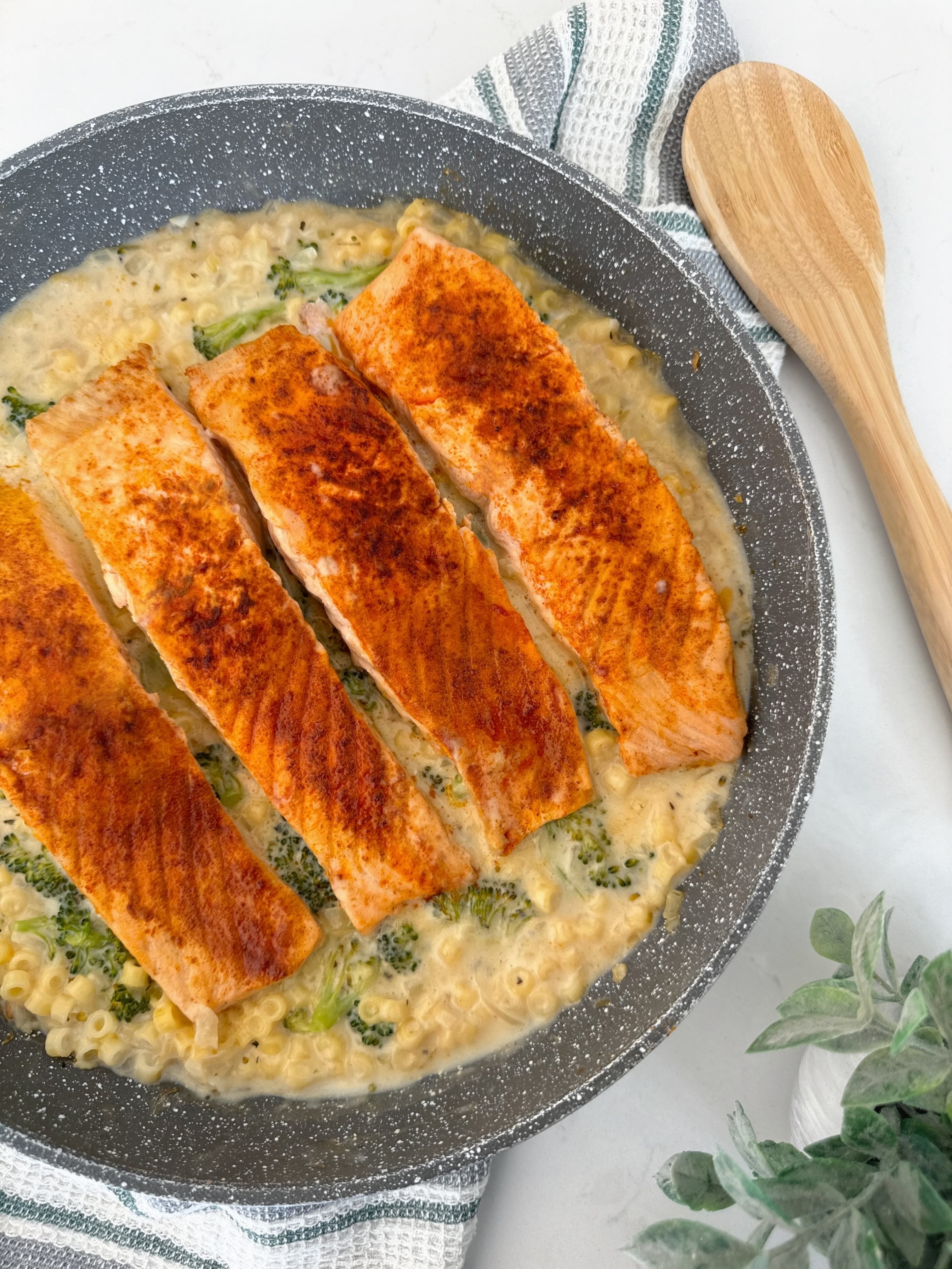 Pâtes crémeuses au saumon et brocoli