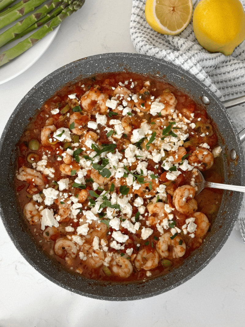 Sauté de crevettes à la grecque