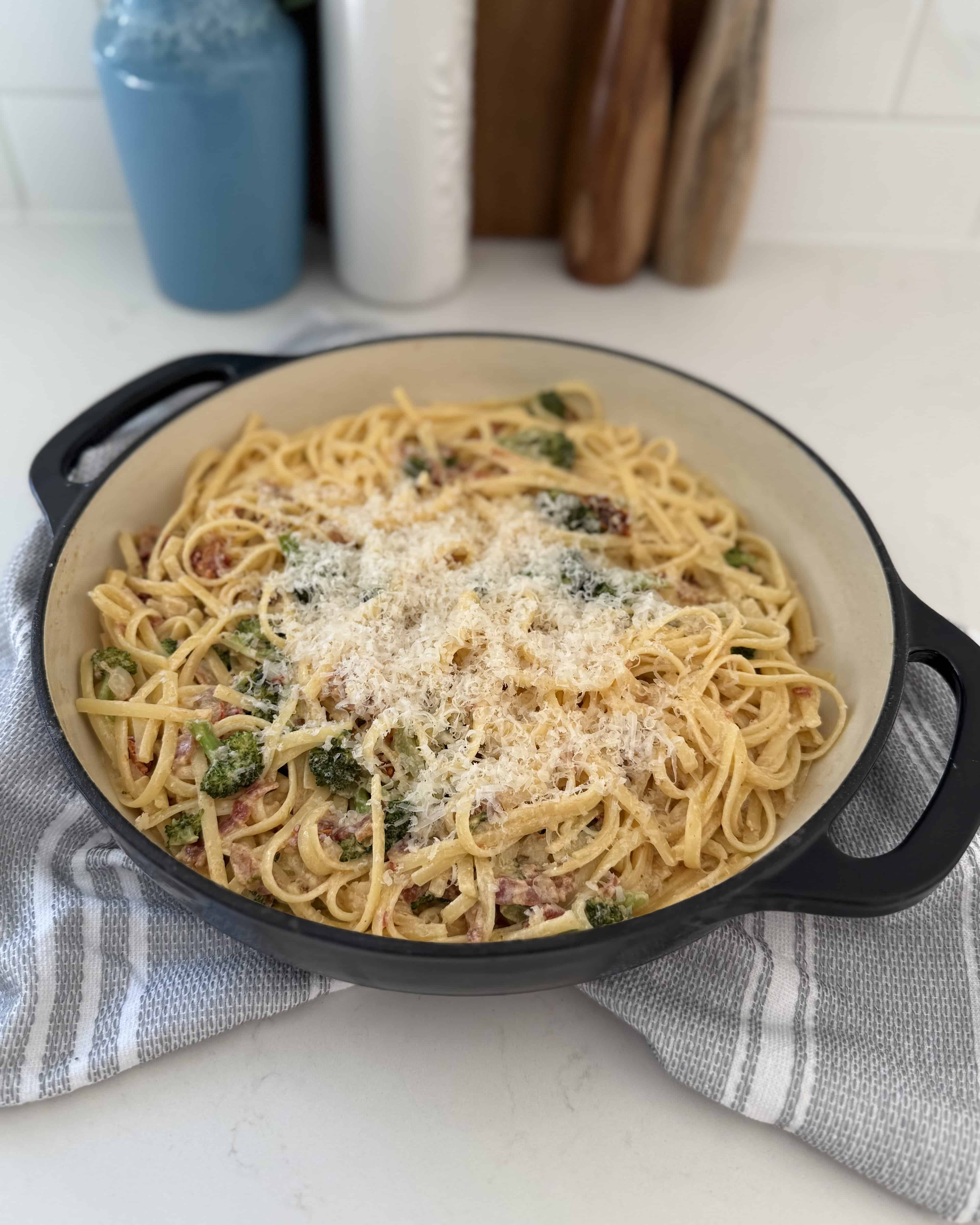 Pâtes crémeuses au bacon & brocolis 